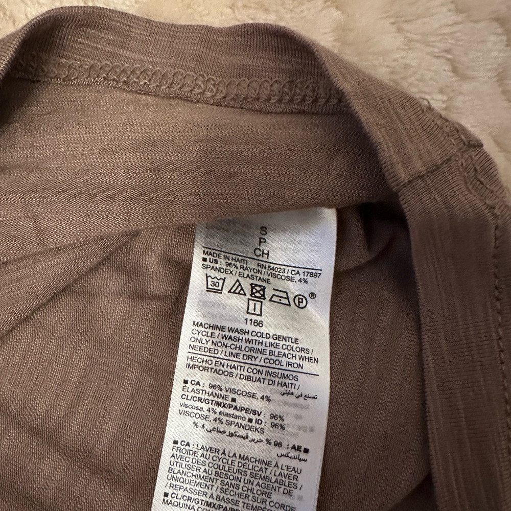 Old Navy Women's Short Sleeve Tees - Brown and Orange - Picture 7 of 7